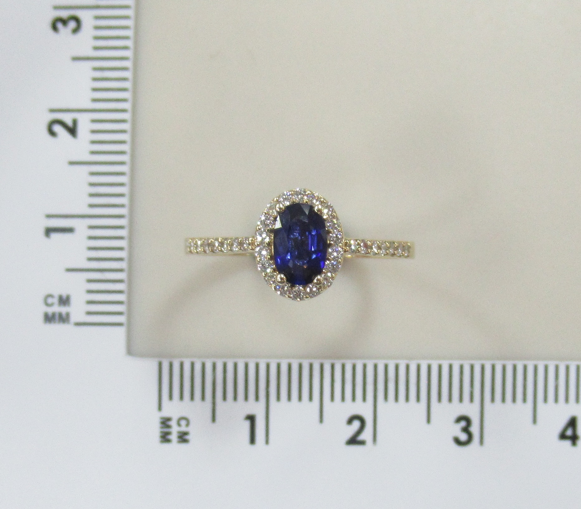 Кольцо из желтого золота с сапфиром